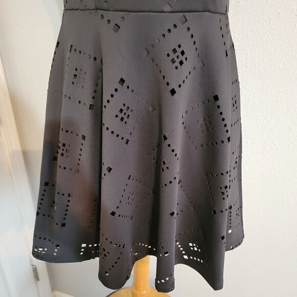 Material girl sleeveless cur out designed black dress sz M - Picture 6 of 8